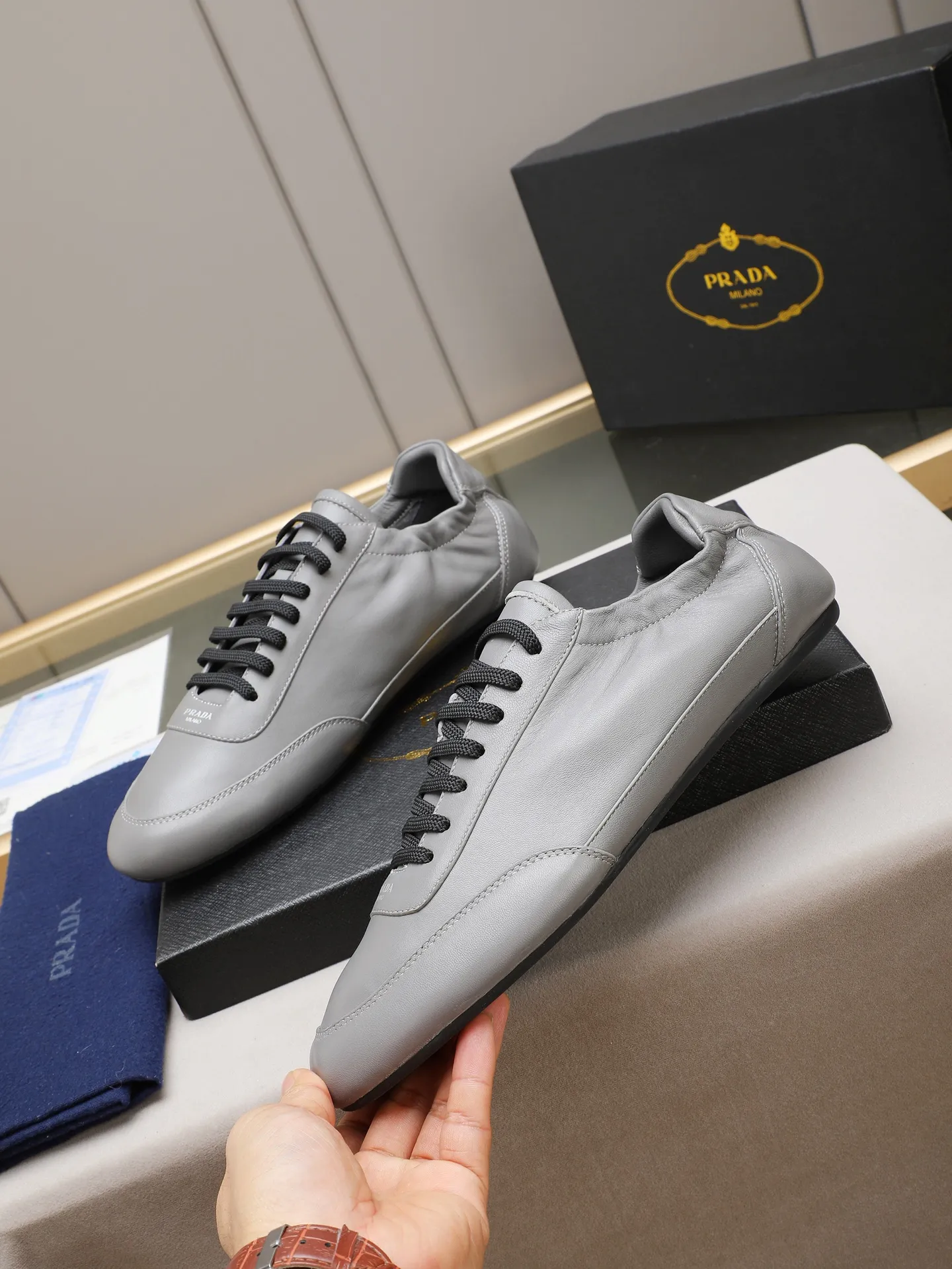 Men's shoes 💰520 PRADA, original version developed 1:1. Fabric sheepskin ➕Imported water-dyed sheep lining, rubber outsole, code number 38 to 44 (45 customized)